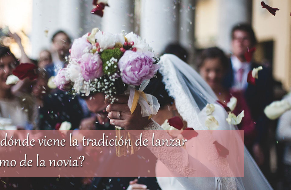 ¿De dónde viene la tradición de lanzar el ramo de la novia? 4 ¿De dónde viene la tradición de lanzar el ramo de la novia?